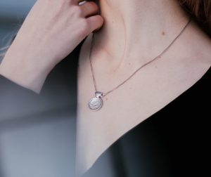 Guide pratique pour bien entretenir nos précieux bijoux