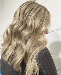 Cheveux blonds