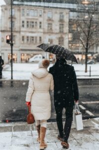 Couple sous la pluie