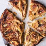 Tatin d’oignons doux au chèvre frais et au vinaigre balsamique