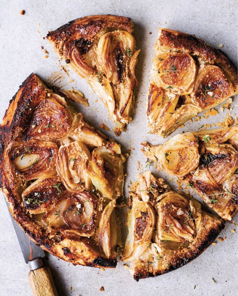 Tatin d’oignons doux au chèvre frais et au vinaigre balsamique